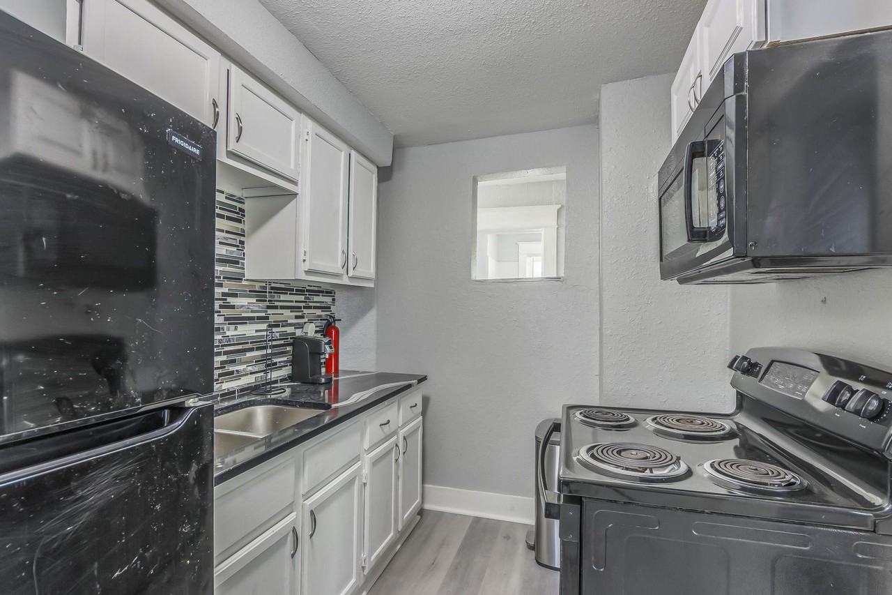 Agnes Avenue - Photo 5 of 12