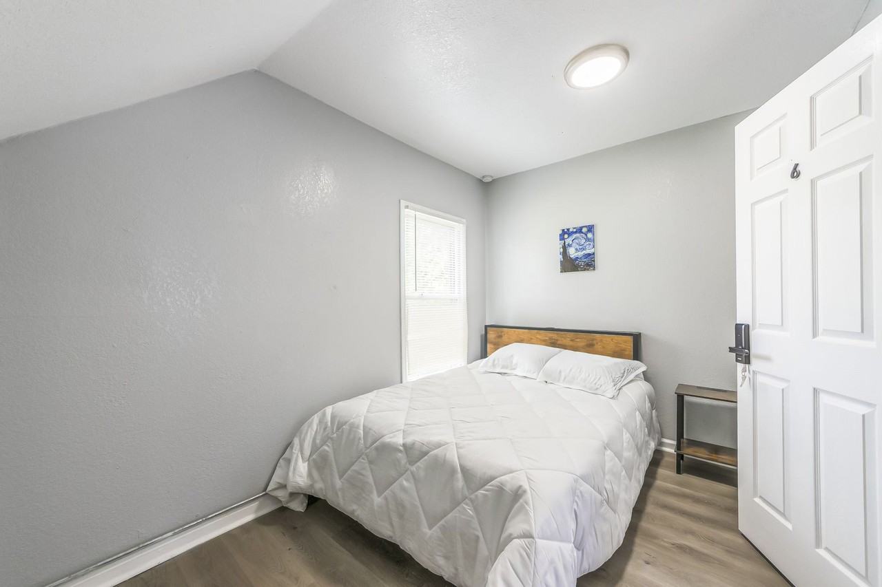 Agnes Ave - Photo 6 of 8