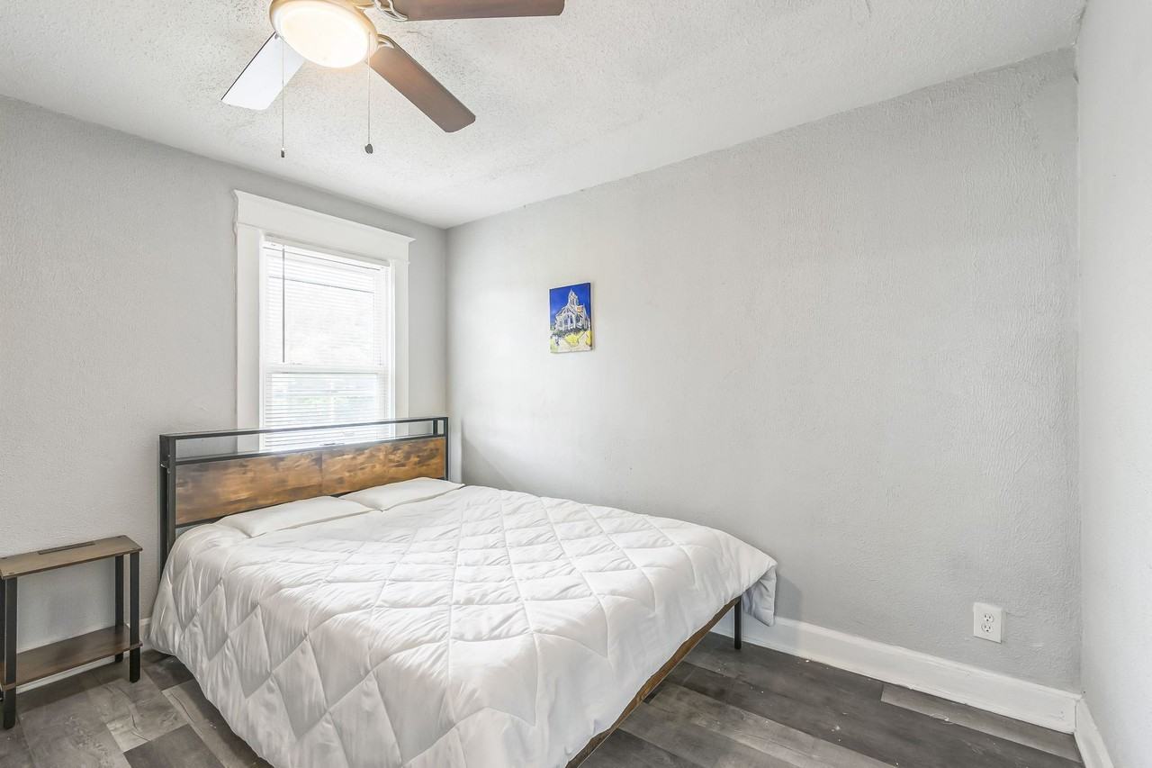 Agnes Avenue - Photo 6 of 12