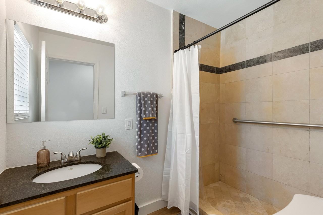 E Campo Bello Dr - Photo 4 of 11