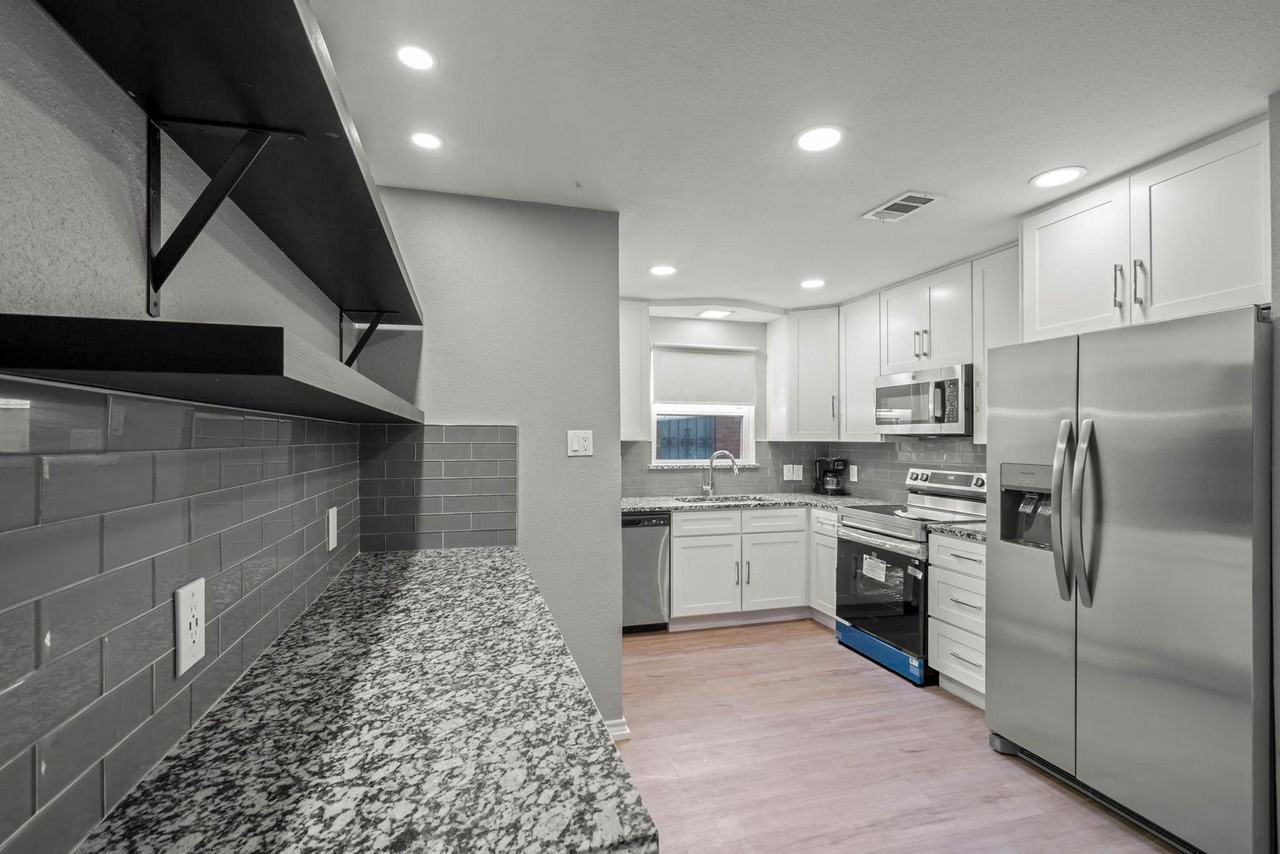 Brookmere Dr - Photo 5 of 19