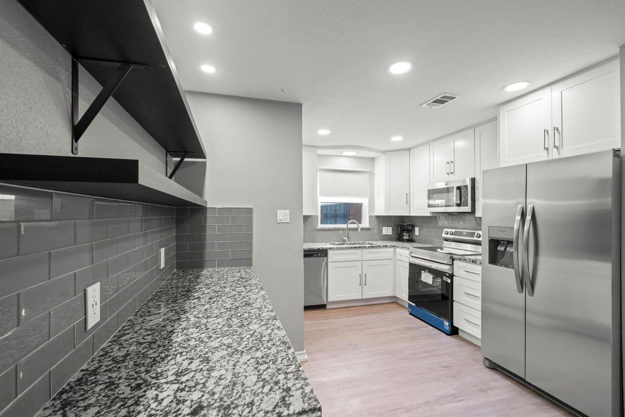 Brookmere Dr - Photo 5 of 14