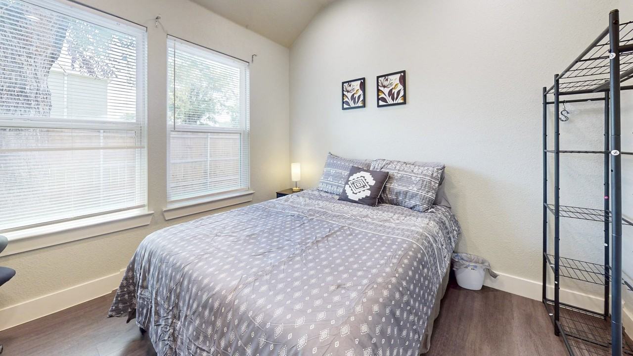 Spring Garden St - Photo 7 of 8