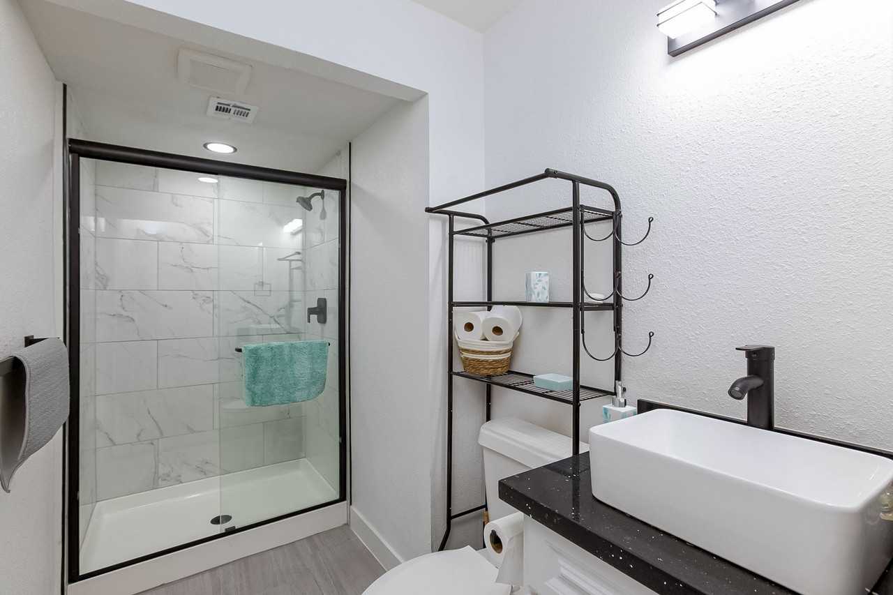 E Wyoming Ave - Photo 5 of 17