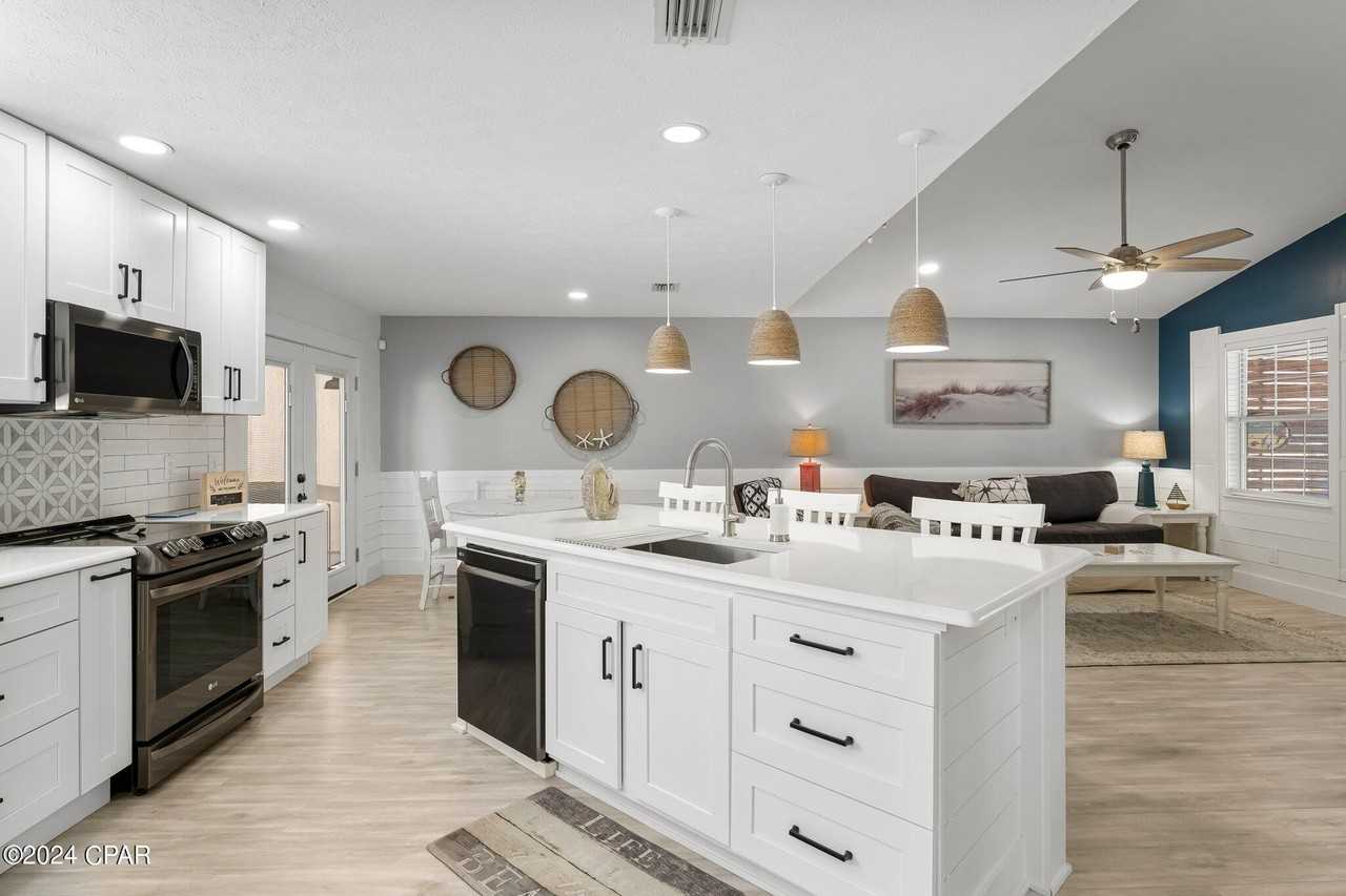 6314 Pinetree Ave - Photo 3 of 44