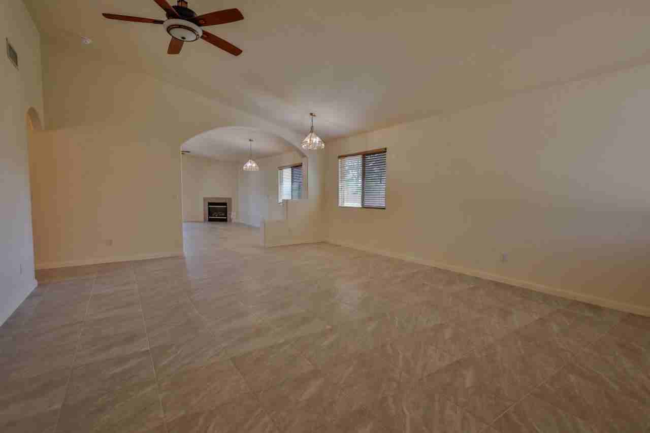 487 South Sugarloaf Mountain Place - Photo 3 of 5