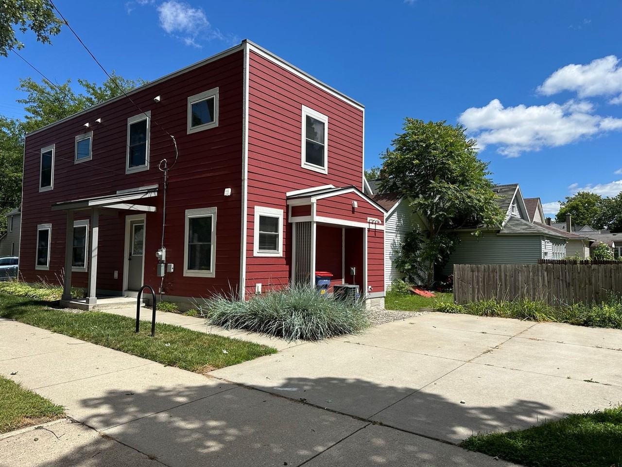 924 Dayton St Sw - Photo 2 of 9