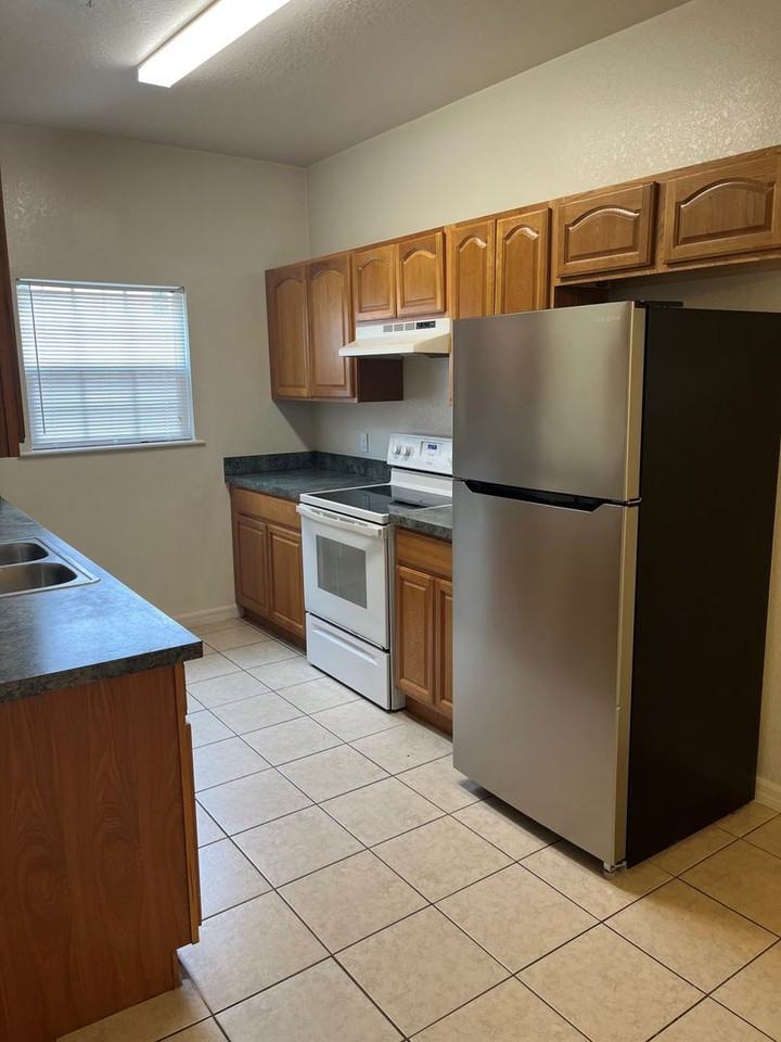 1573 Nw 29th Rd #5 - Photo 3 of 14