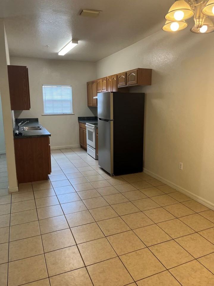 1573 Nw 29th Rd #5 - Photo 4 of 14