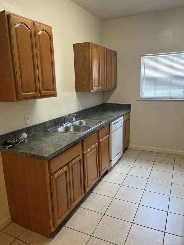 1573 Nw 29th Rd #5 - Photo 5 of 14