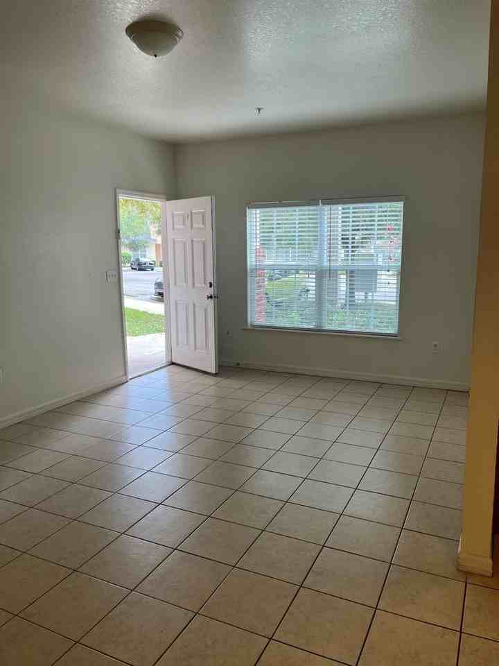 1573 Nw 29th Rd #5 - Photo 6 of 14