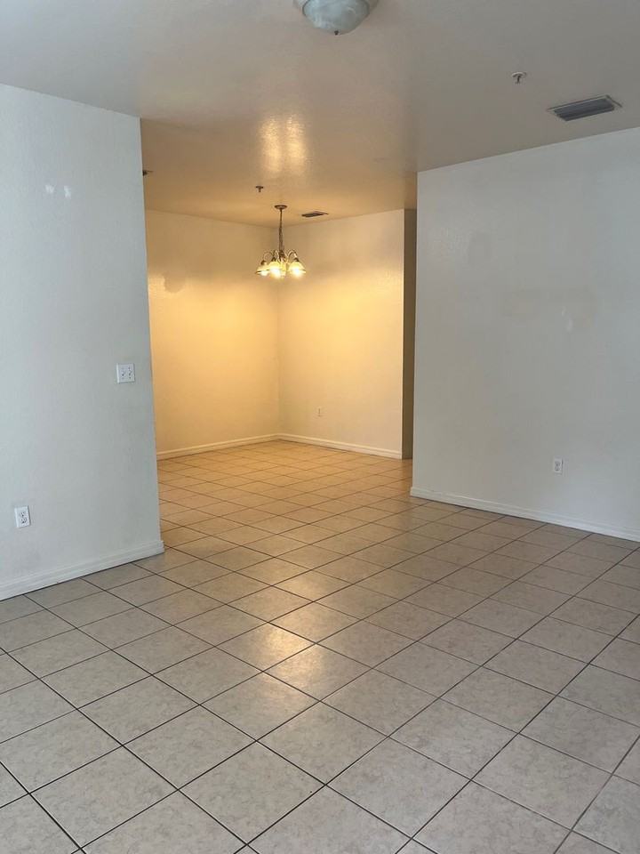 1573 Nw 29th Rd #5 - Photo 7 of 14