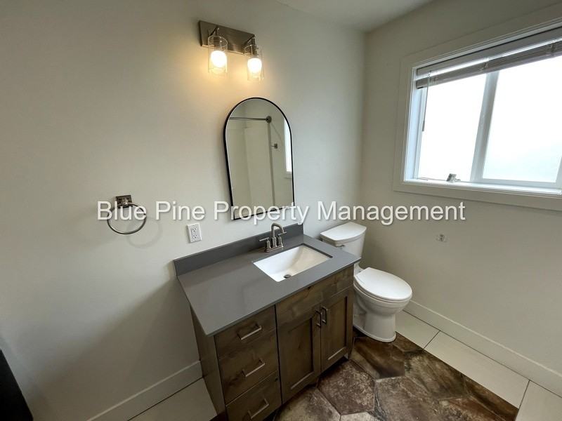 1565 1/2 S Higbee Ave - Photo 4 of 8