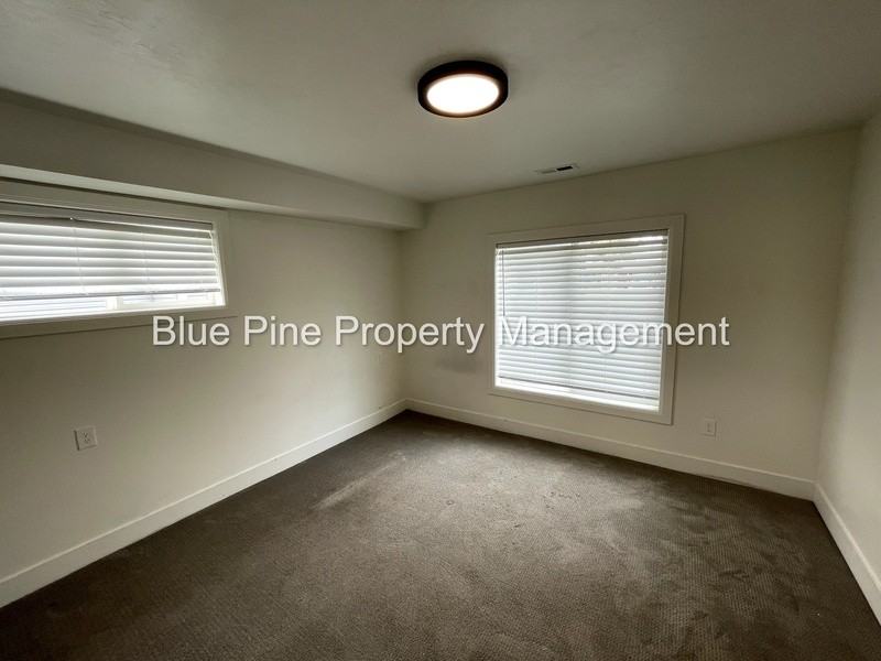 1565 1/2 S Higbee Ave - Photo 5 of 8