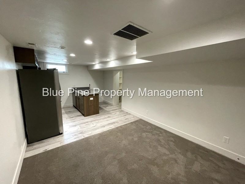 1565 1/2 S Higbee Ave - Photo 7 of 8