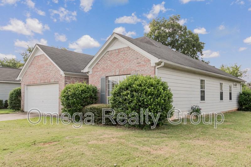 2022 Edgewood Dr - Photo 2 of 42