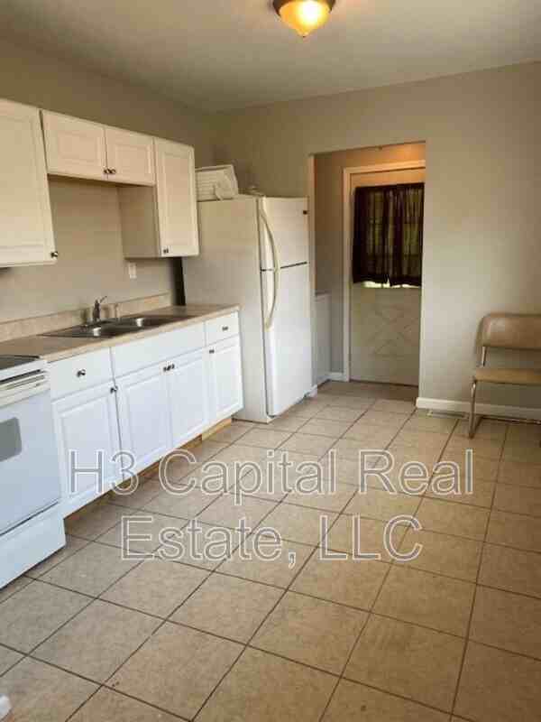 4071 Bruene Ave - Photo 3 of 9