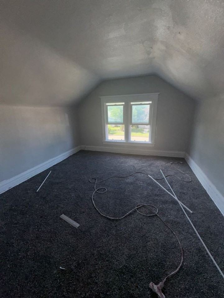 1428 E 4th St - Photo 3 of 5