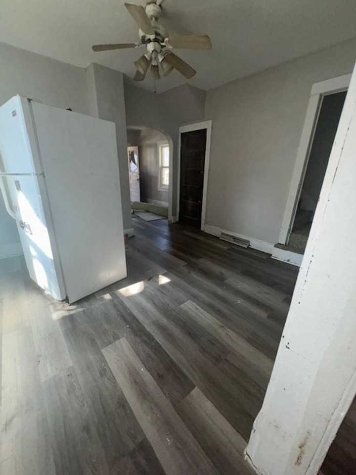 1428 E 4th St - Photo 4 of 5