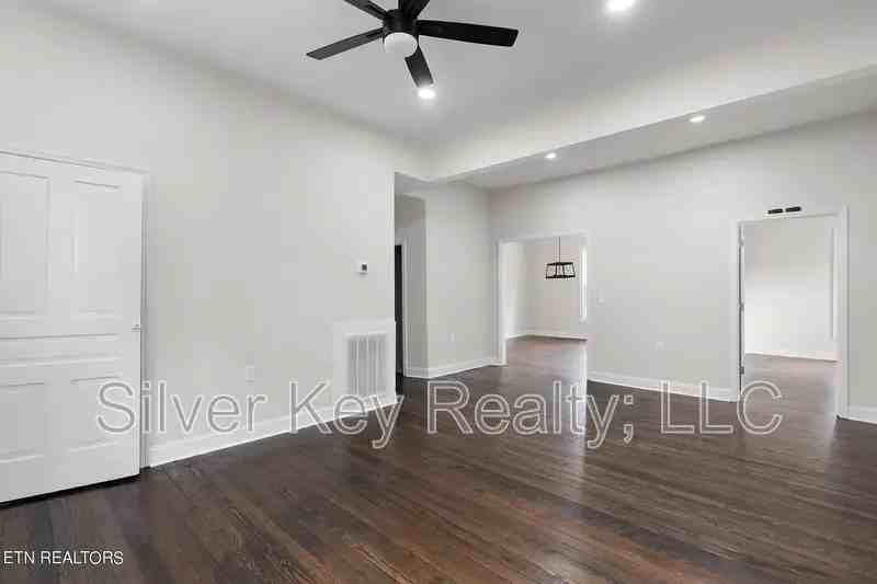 322 Lynn Ave - Photo 2 of 18