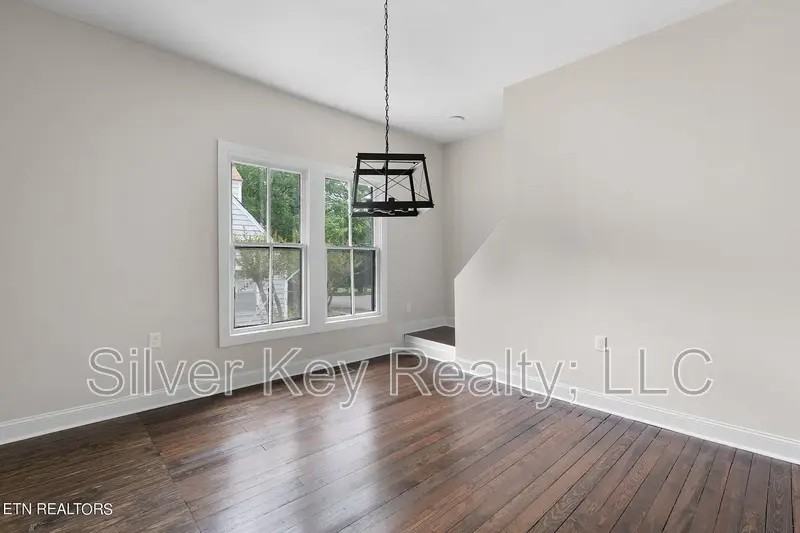 322 Lynn Ave - Photo 5 of 18