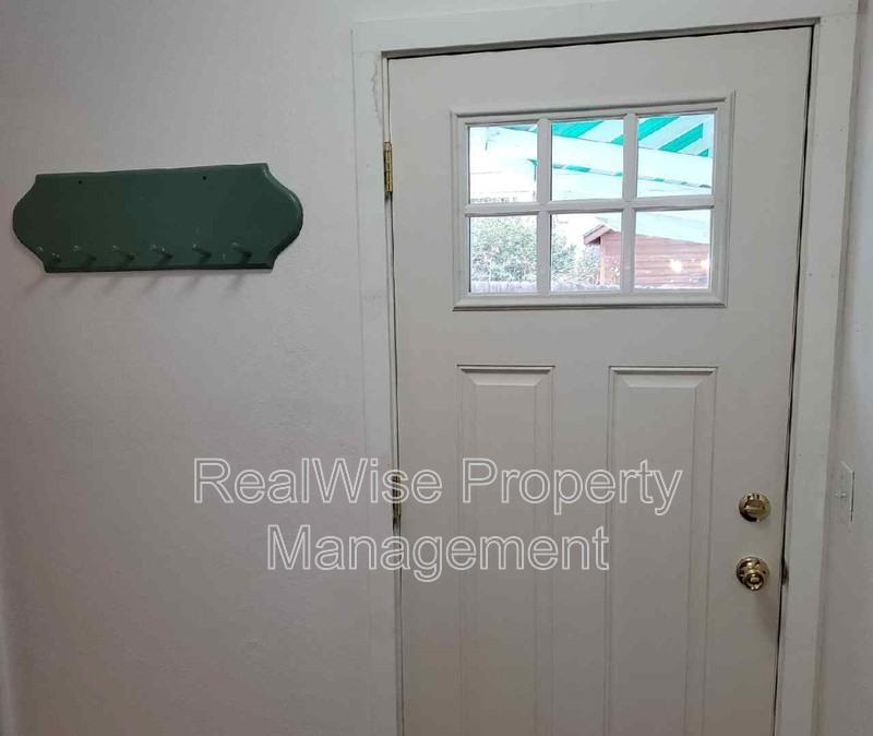 163 B St - Photo 3 of 24