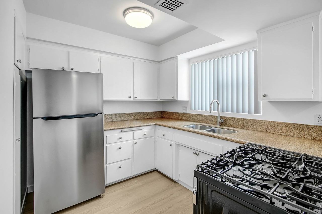 744 S.Windsor Blvd. - Photo 6 of 29