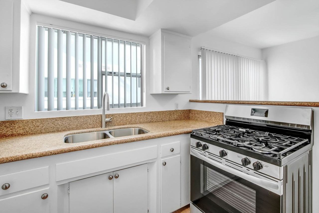 744 S.Windsor Blvd. - Photo 7 of 29