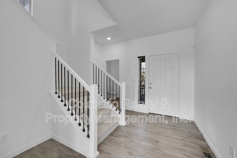 871 Mosquito Ct - Photo 3 of 36
