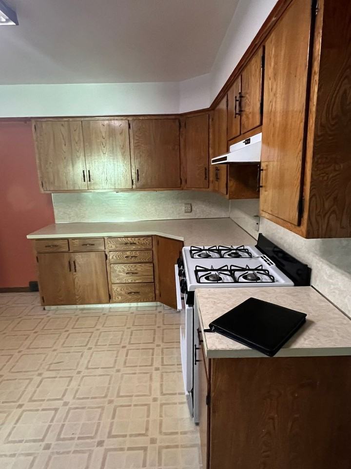 405 William St - Photo 2 of 11