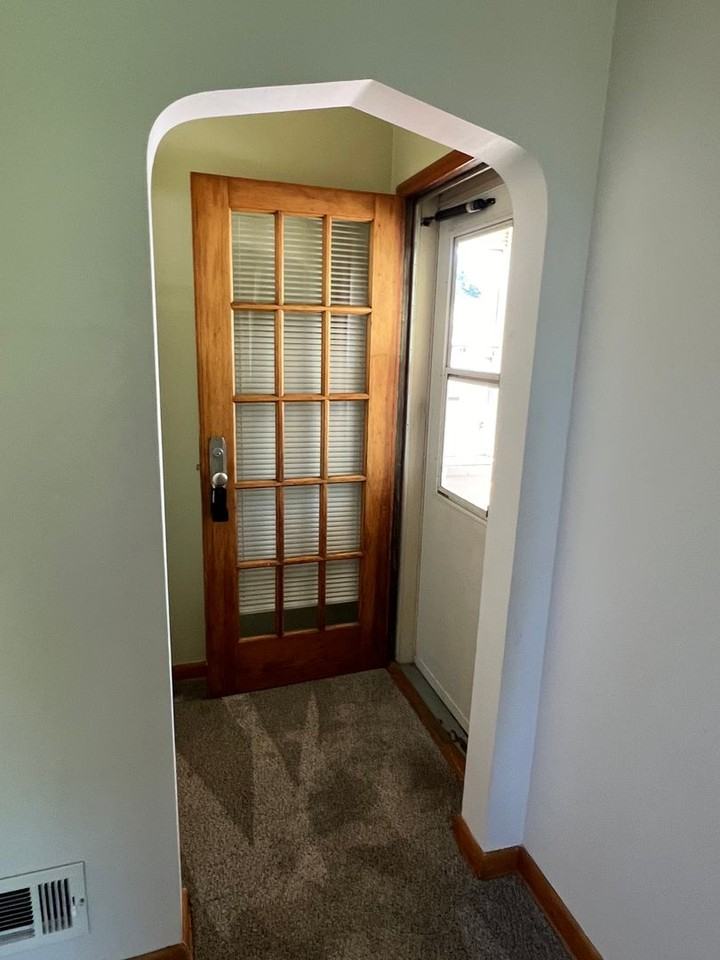 405 William St - Photo 3 of 11