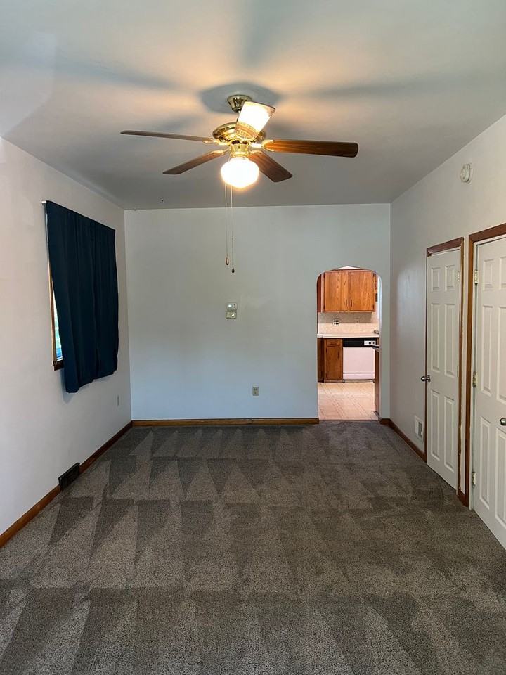 405 William St - Photo 4 of 11