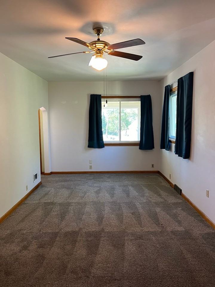 405 William St - Photo 5 of 11