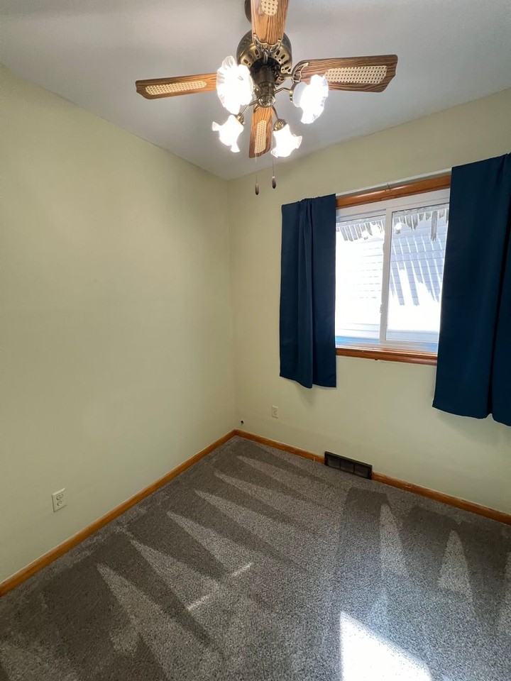 405 William St - Photo 6 of 11
