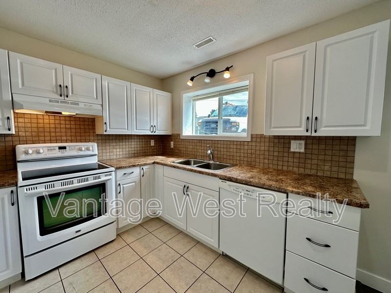 3426 - Photo 2 of 19