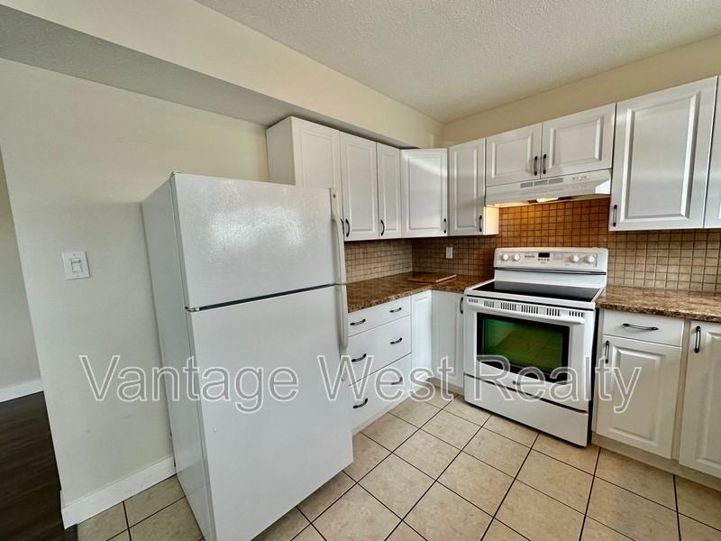 3426 - Photo 3 of 19