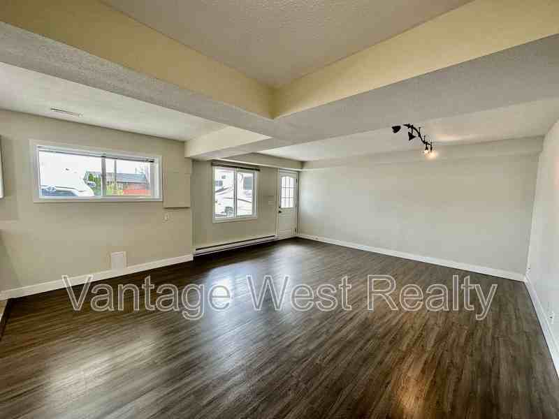 3426 - Photo 6 of 19