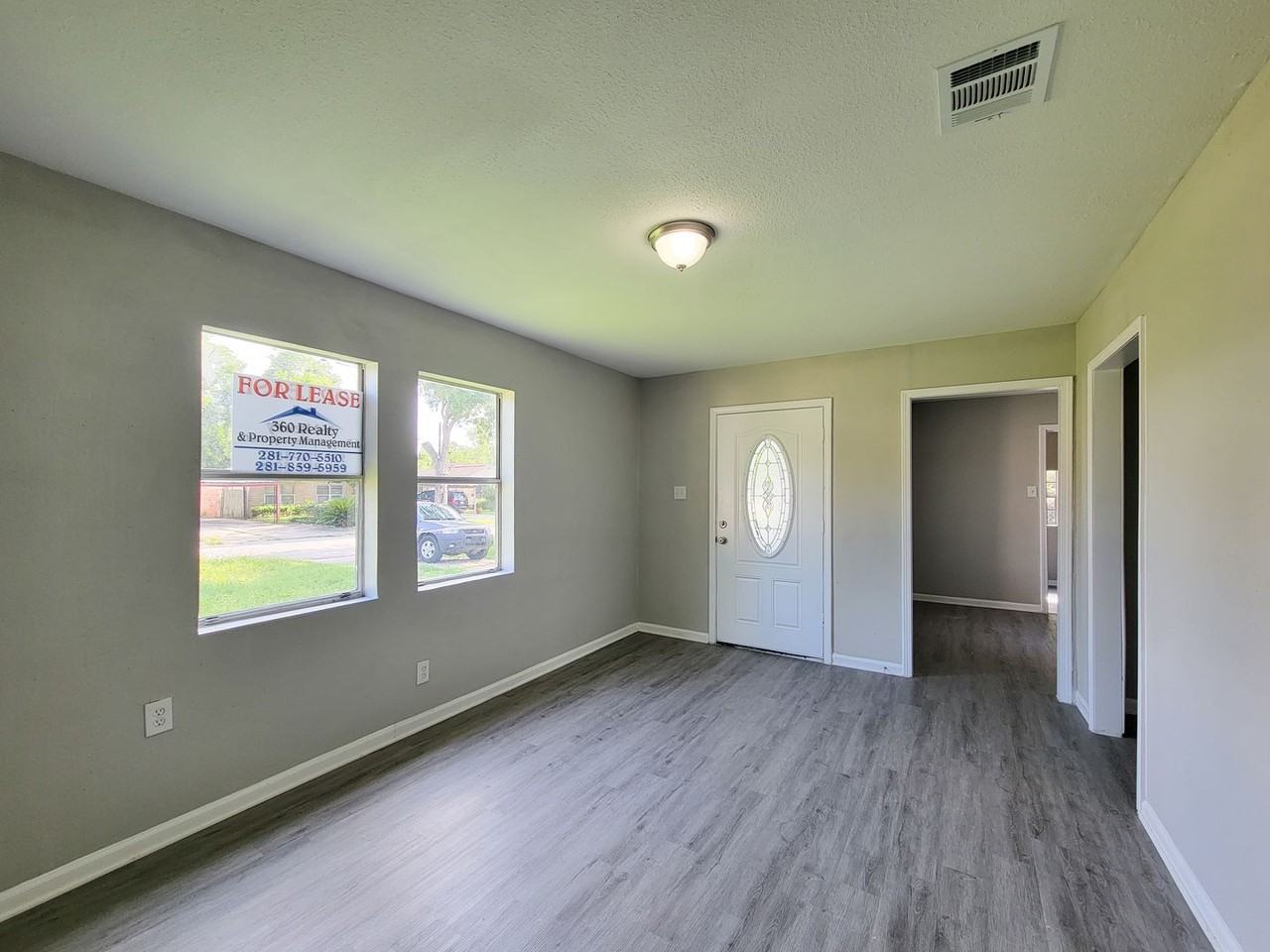 4909 Holloway Dr - Photo 2 of 15