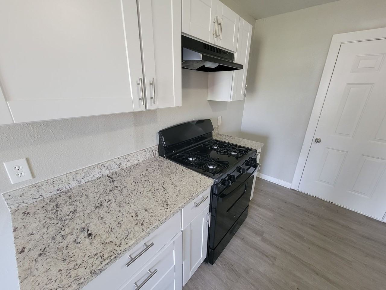 4909 Holloway Dr - Photo 5 of 15