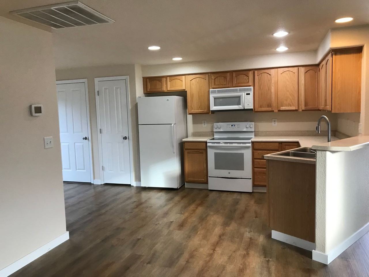 TFT2235 - Photo 2 of 17