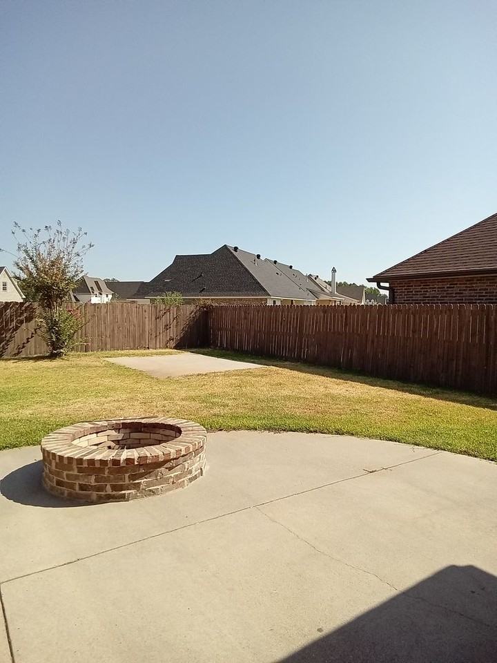 242 Danielle Dr - Photo 4 of 23