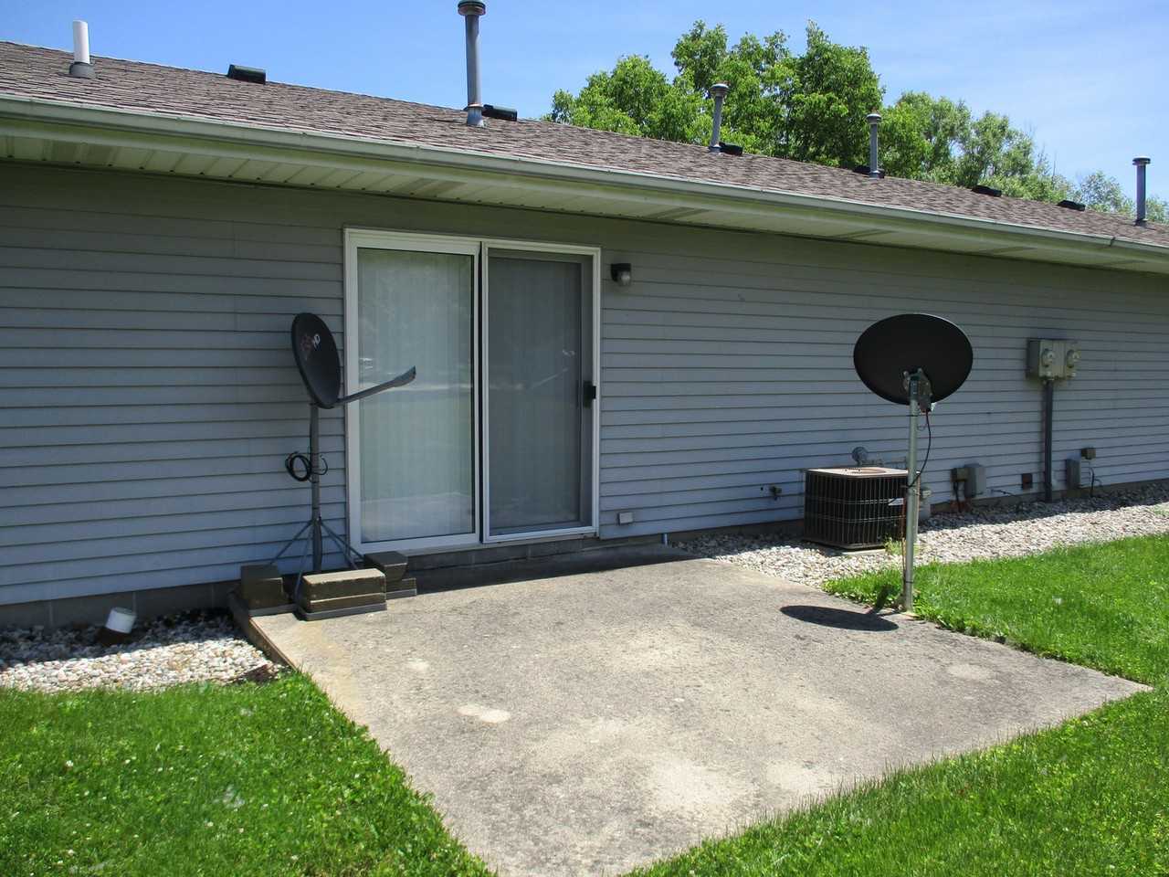 507 N Elm St - Photo 3 of 11