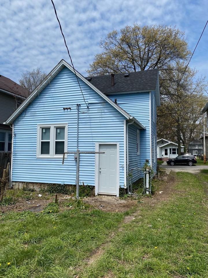 933 Nuttman Ave - Photo 2 of 20