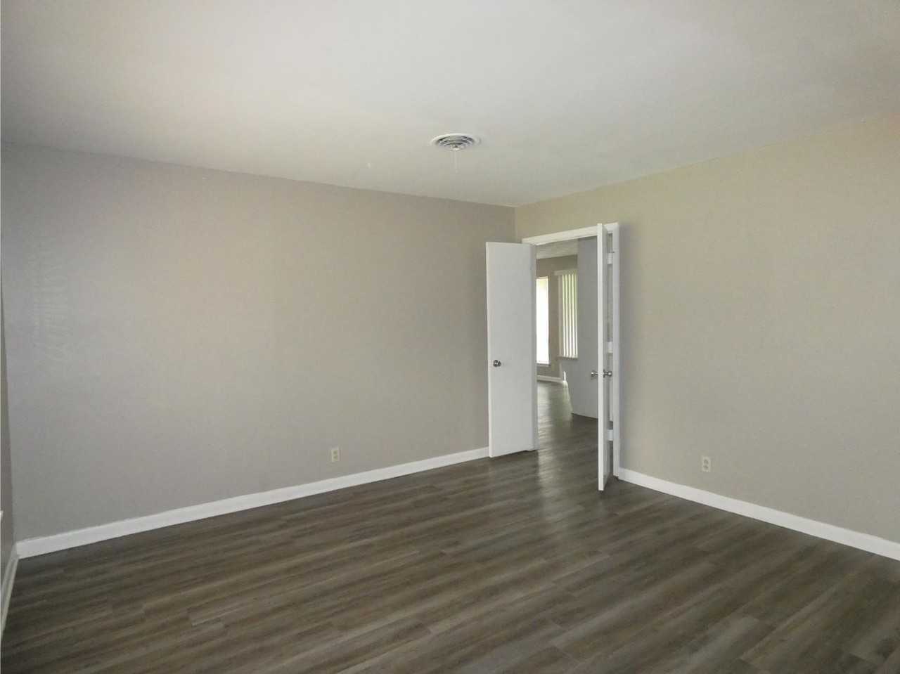 7513 Maple Dr - Photo 2 of 19