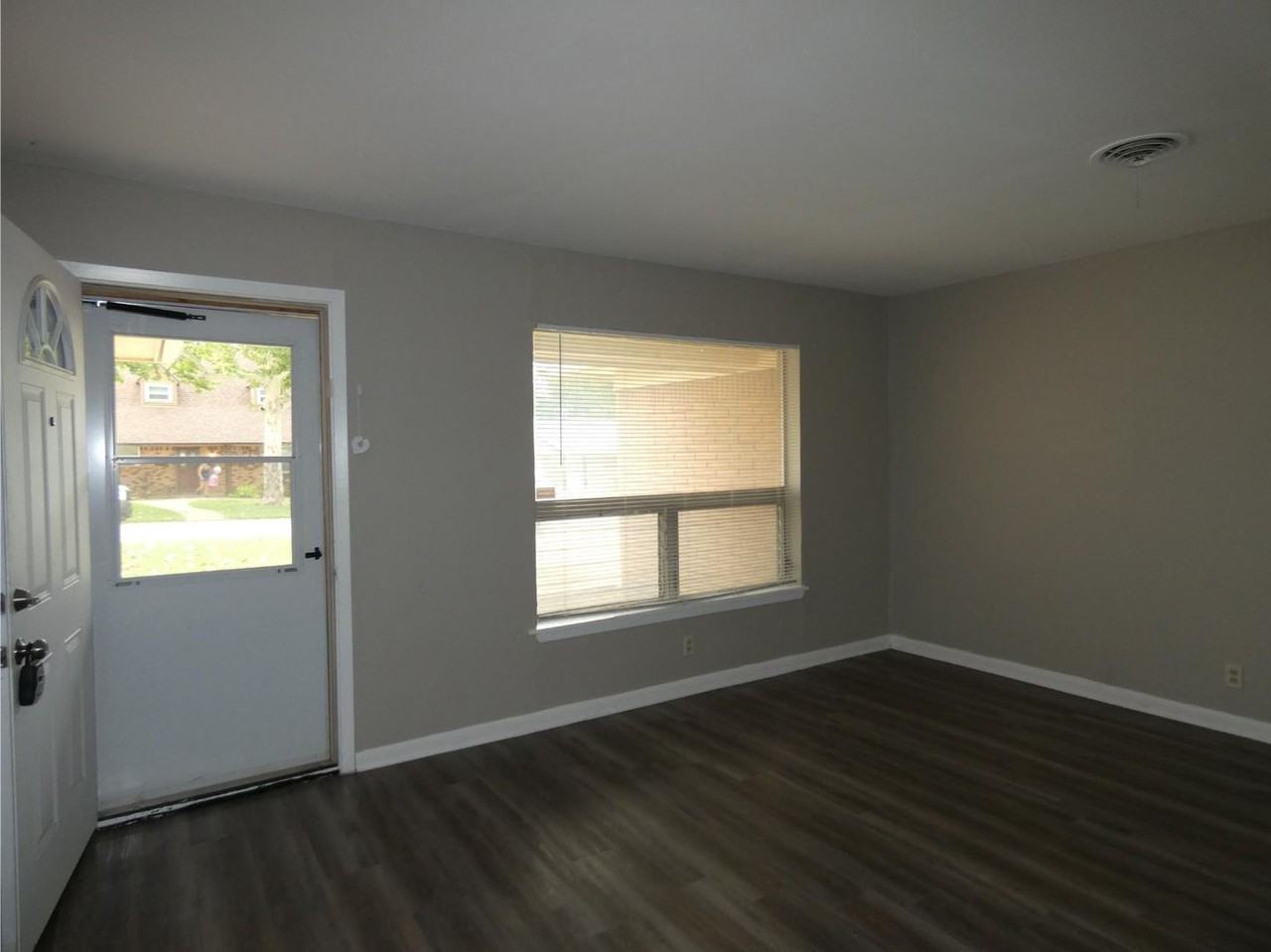 7513 Maple Dr - Photo 3 of 19