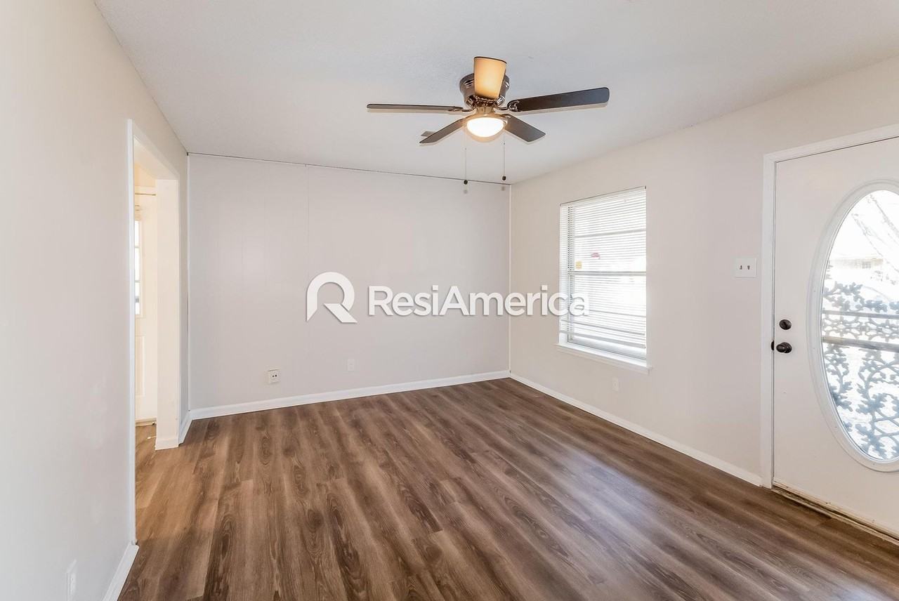 6605 Birchfield Cir - Photo 2 of 14