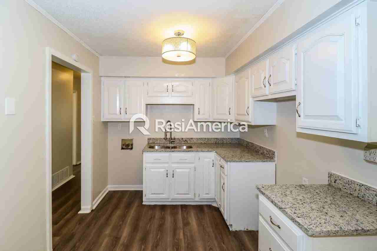 6605 Birchfield Cir - Photo 3 of 14