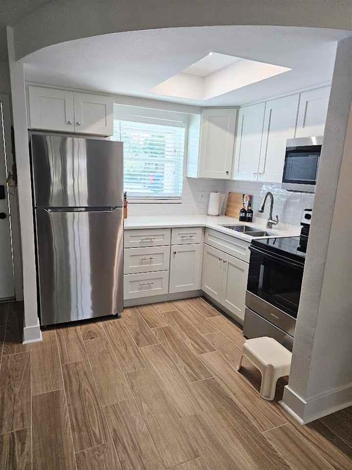 1412 Southeast Paradise Avenue #5 - Photo 6 of 21