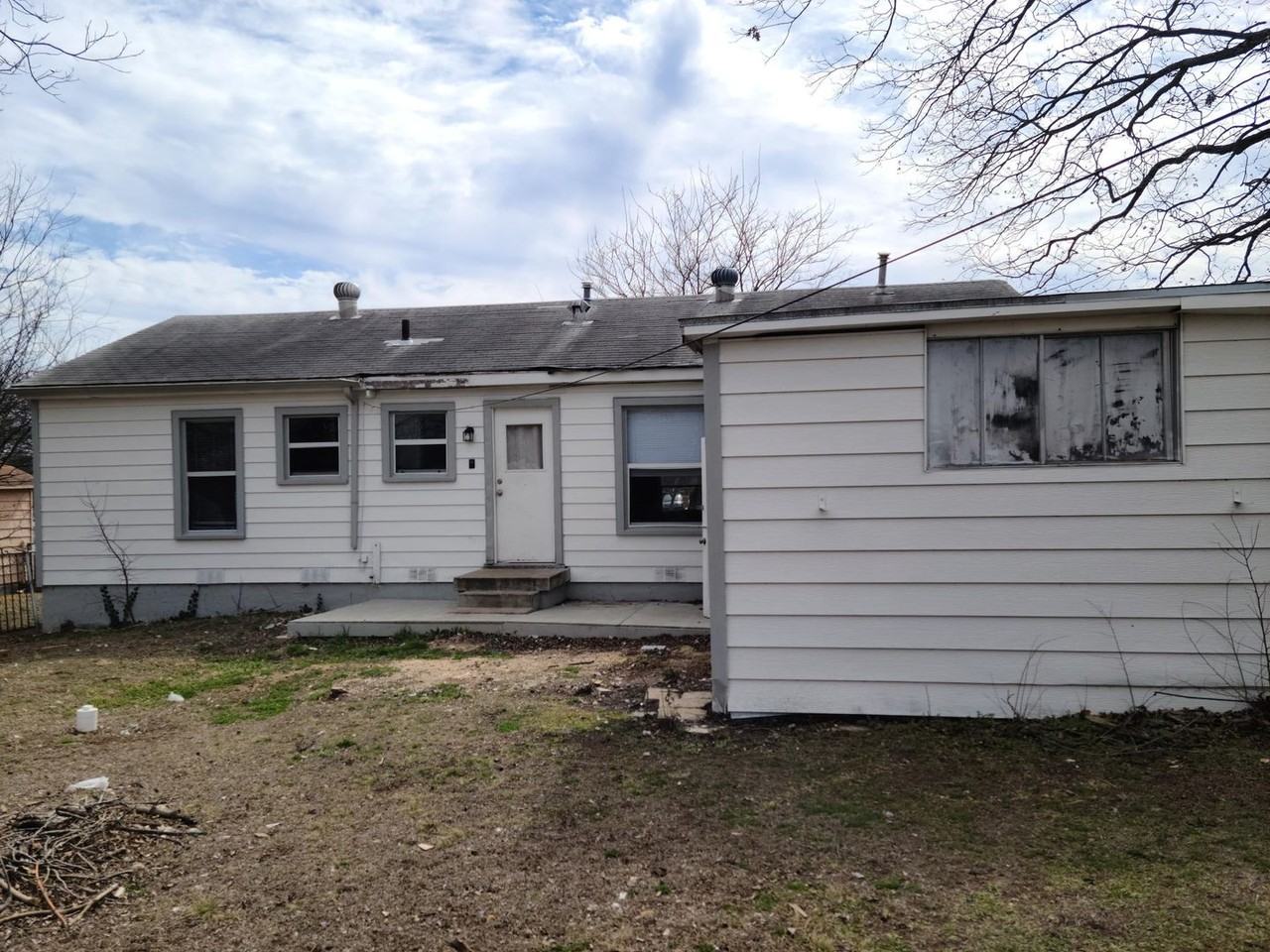 1207 Gray Dr - Photo 2 of 15
