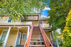 featured image of 209 N Spring St